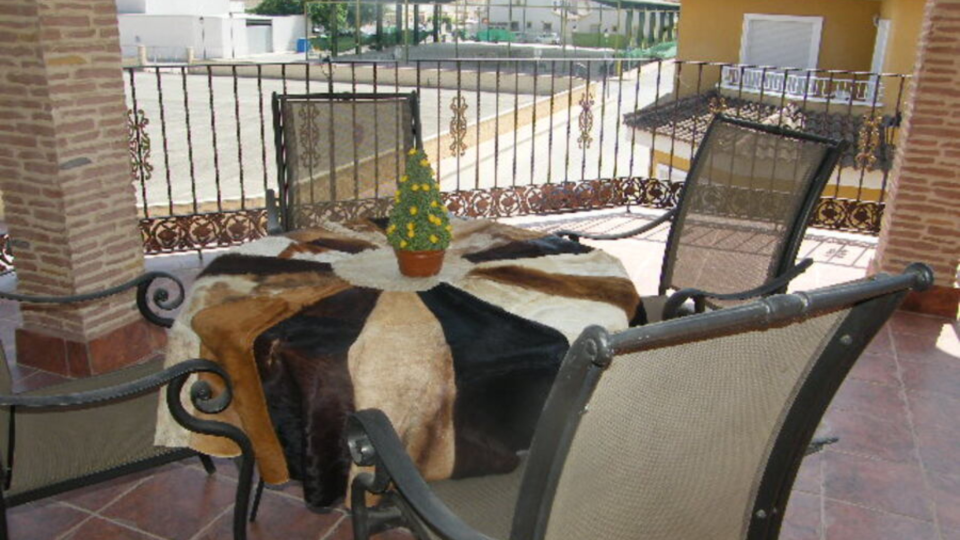 Resale - Таунхаус - Daya Nueva