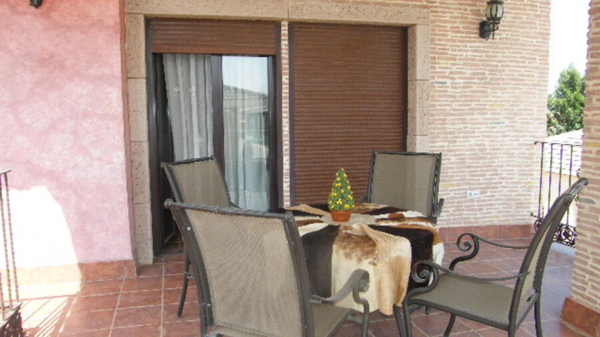 Resale - Таунхаус - Daya Nueva