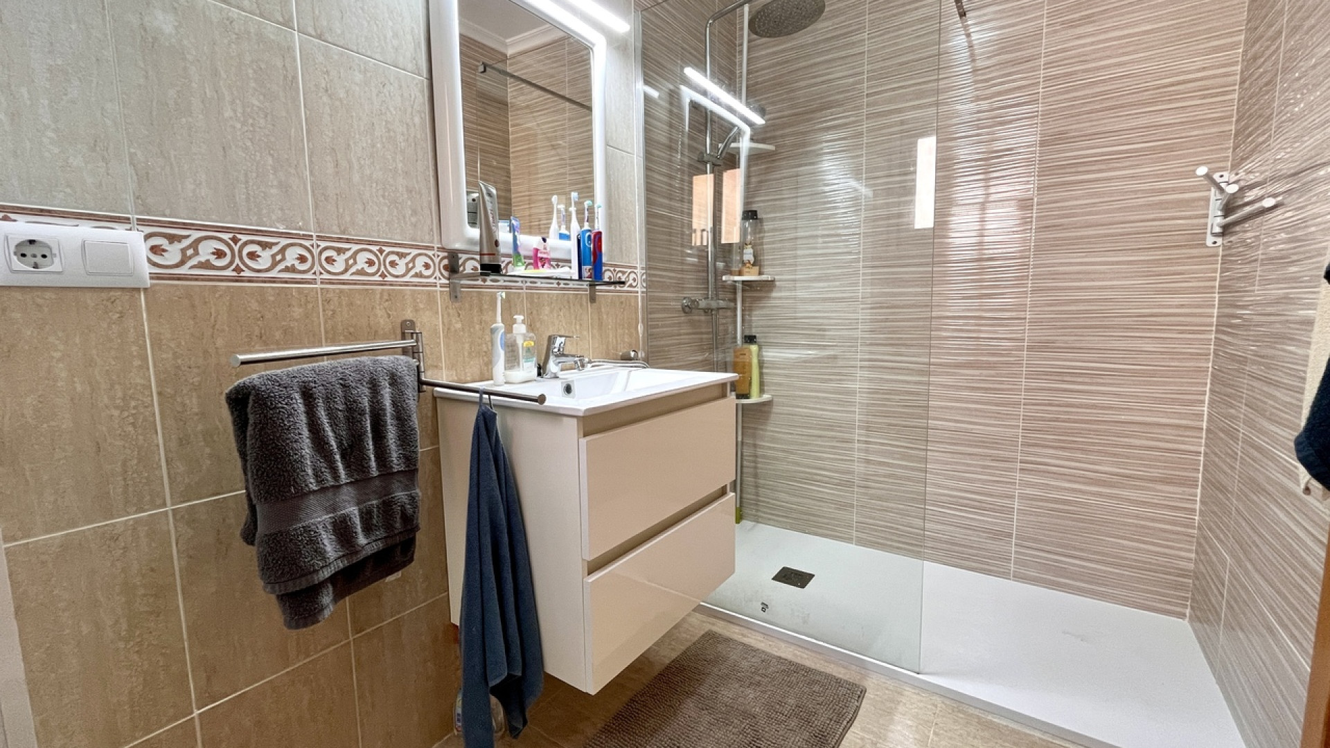 Resale - Townhouse - Avileses