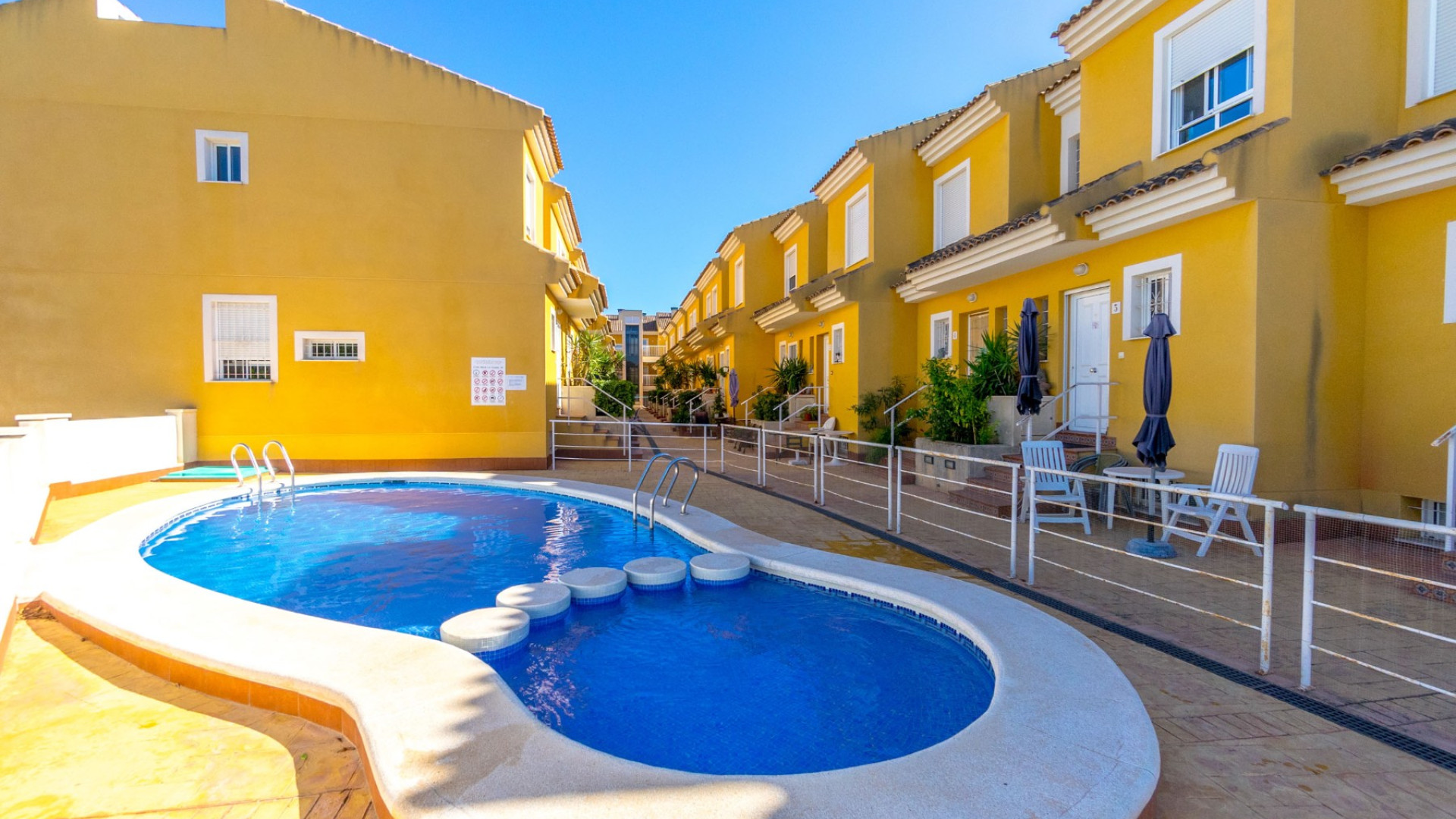 Resale - Townhouse - Ciudad Quesada - Pueblo Bravo