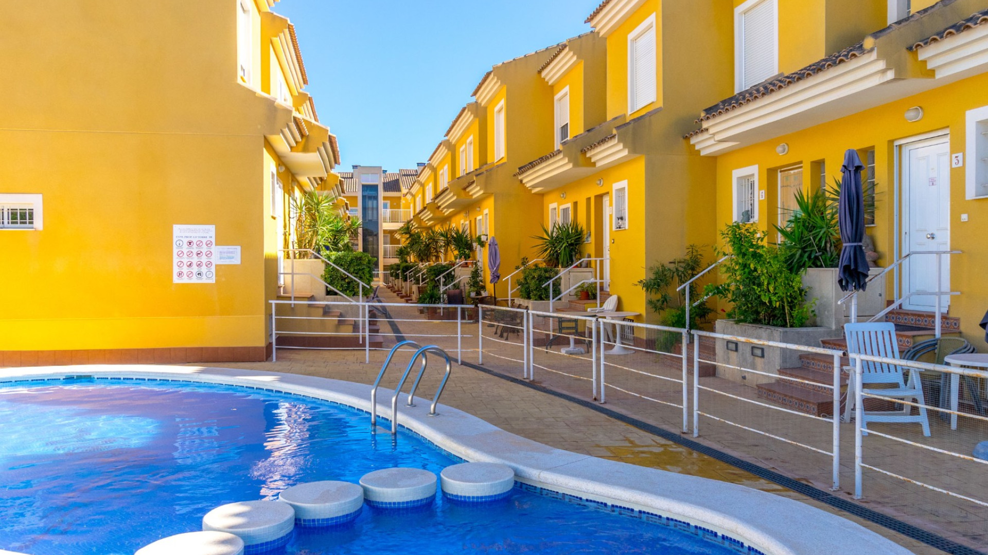 Resale - Townhouse - Ciudad Quesada - Pueblo Bravo