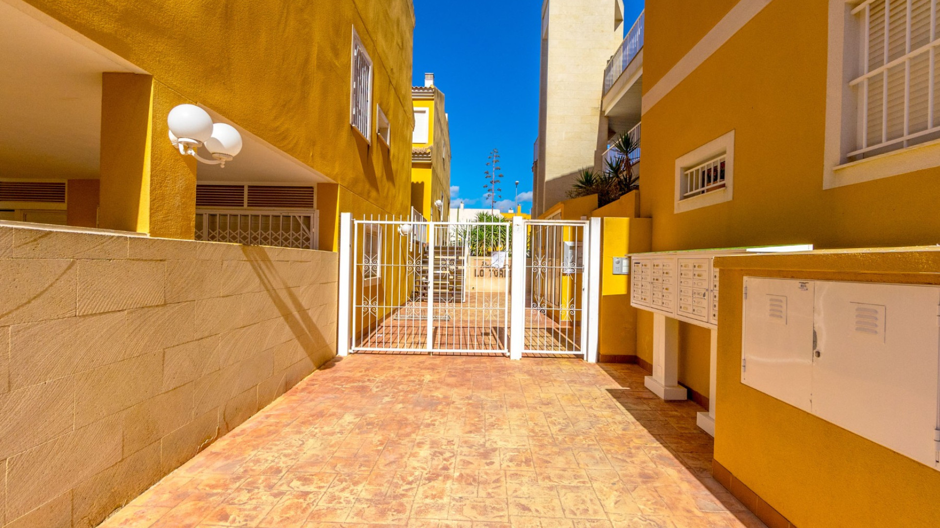 Resale - Townhouse - Ciudad Quesada - Pueblo Bravo