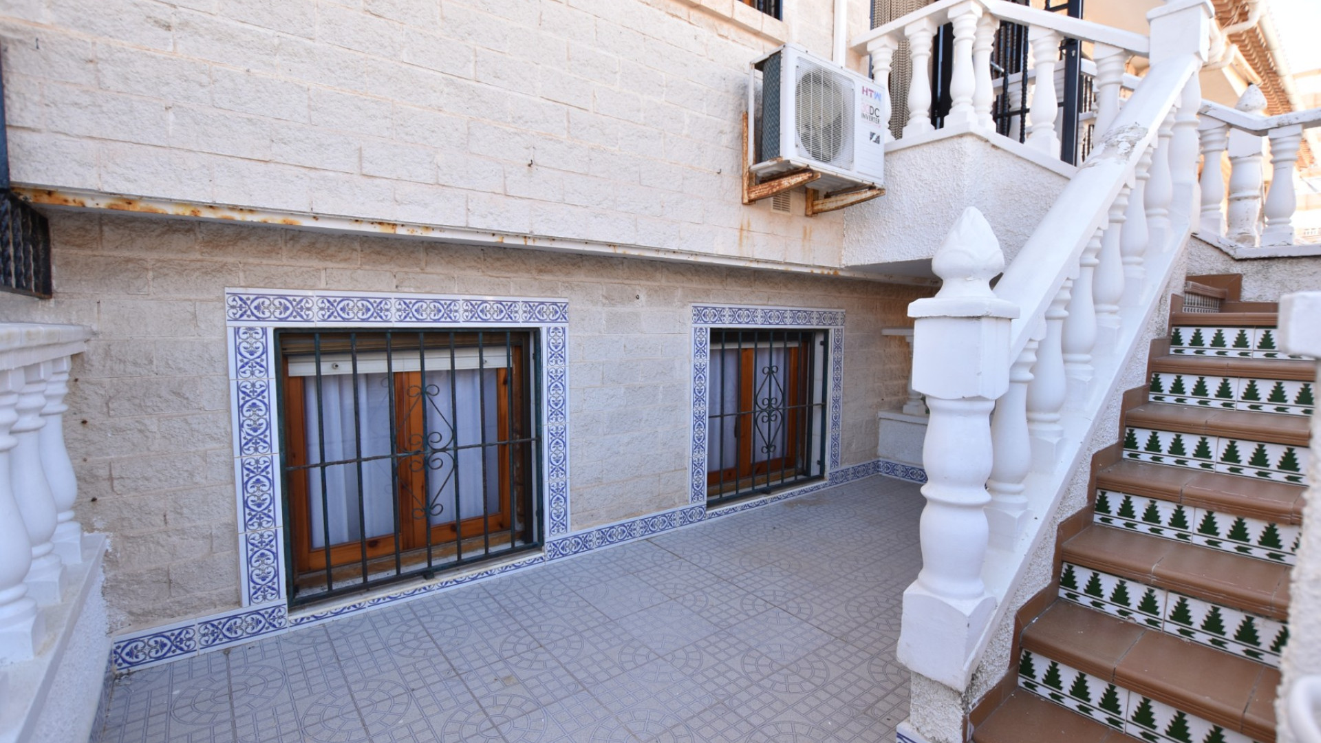 Resale - Townhouse - La Mata