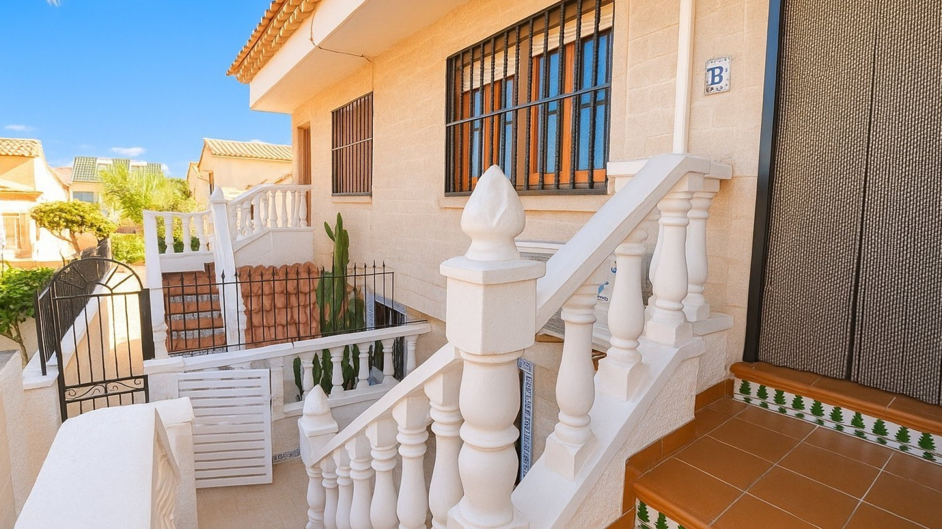 Resale - Townhouse - La Mata