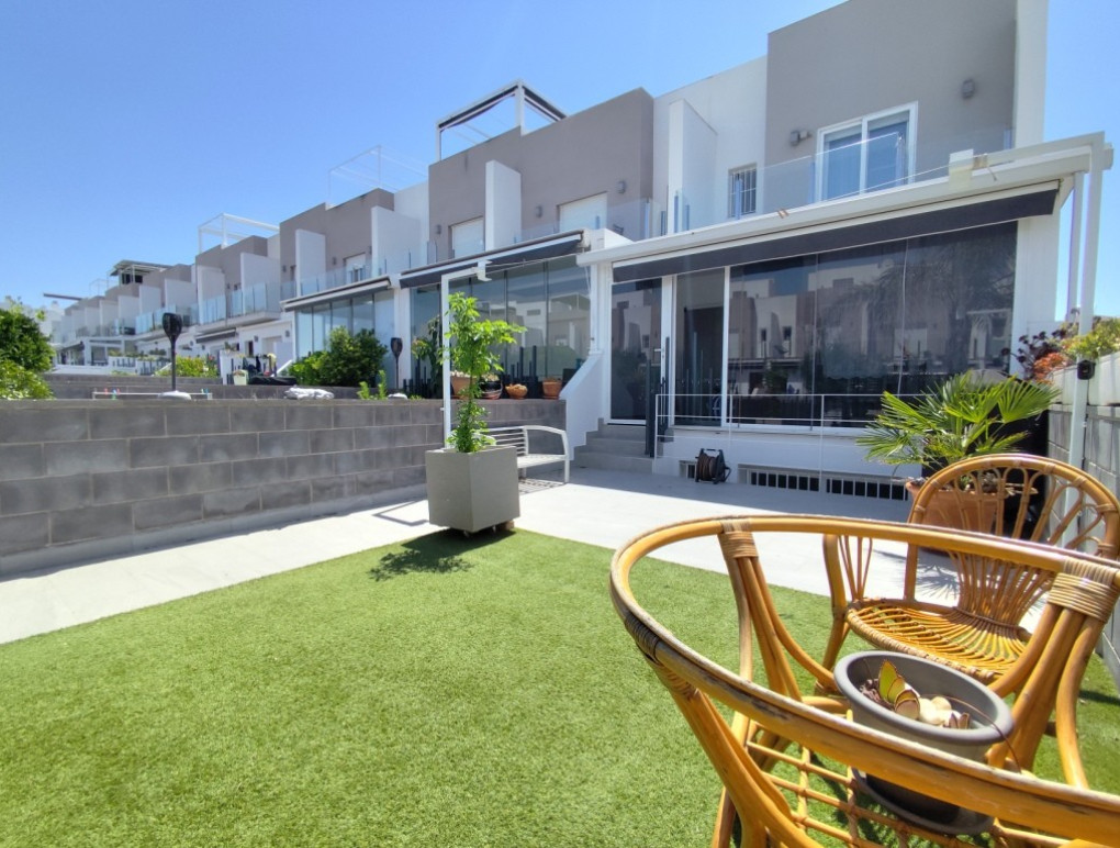 Resale - Угловой таунхаус - Torrevieja