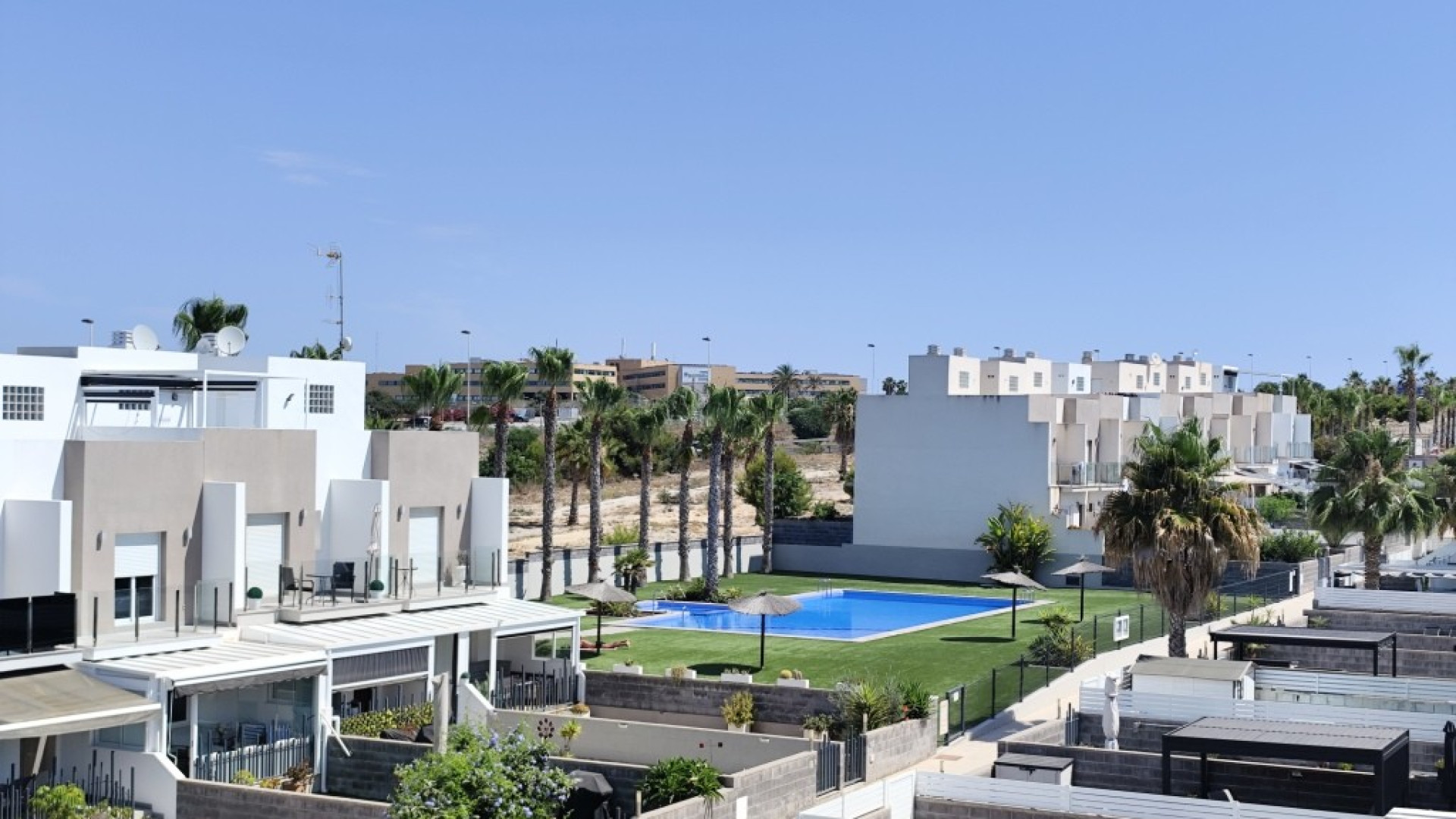 Resale - Угловой таунхаус - Torrevieja