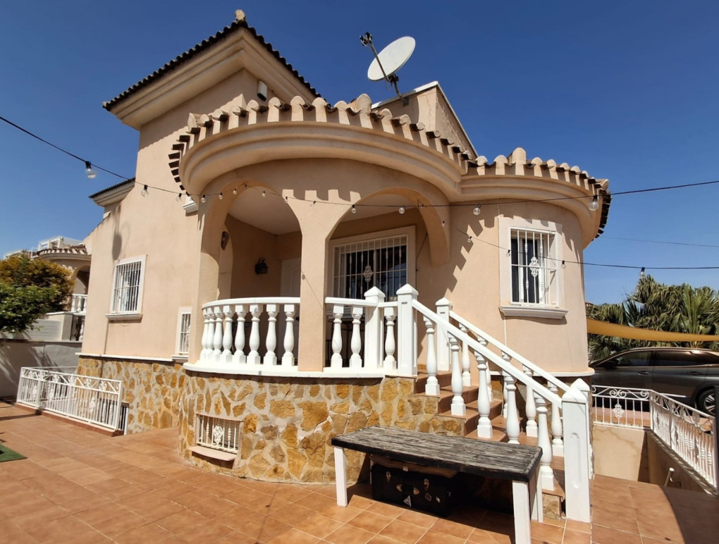 Resale - Villa Detached - Ciudad Quesada - Doña Pepa