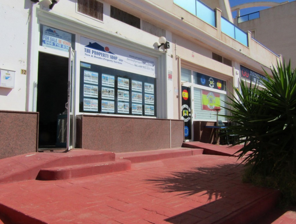 Revente - Commercial - Cabo Roig