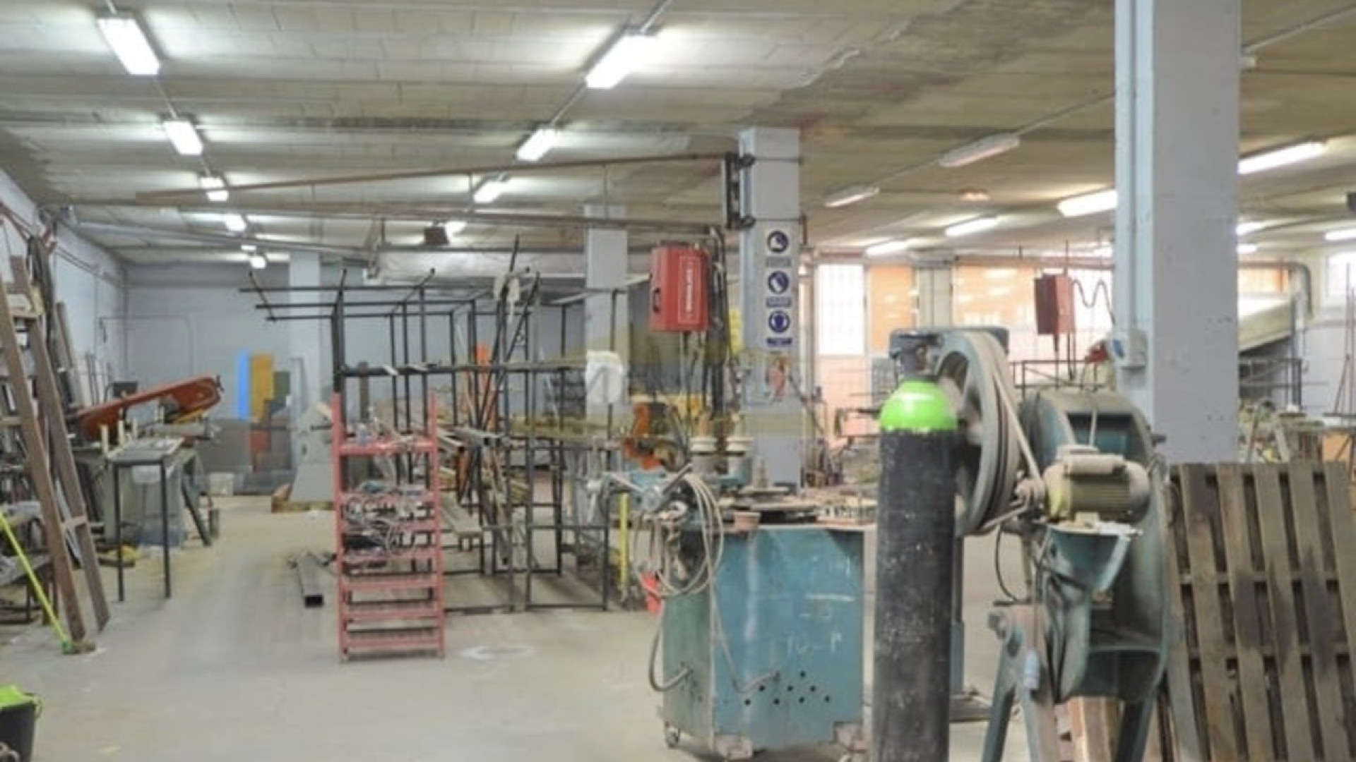 Revente - Commercial - San Miguel de Salinas