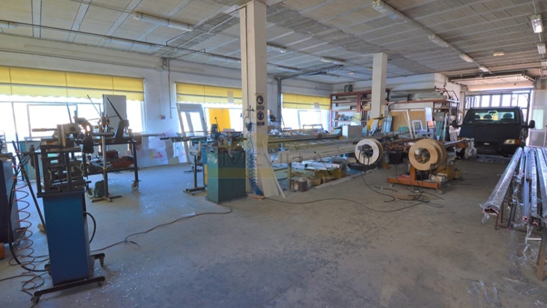 Revente - Commercial - San Miguel de Salinas