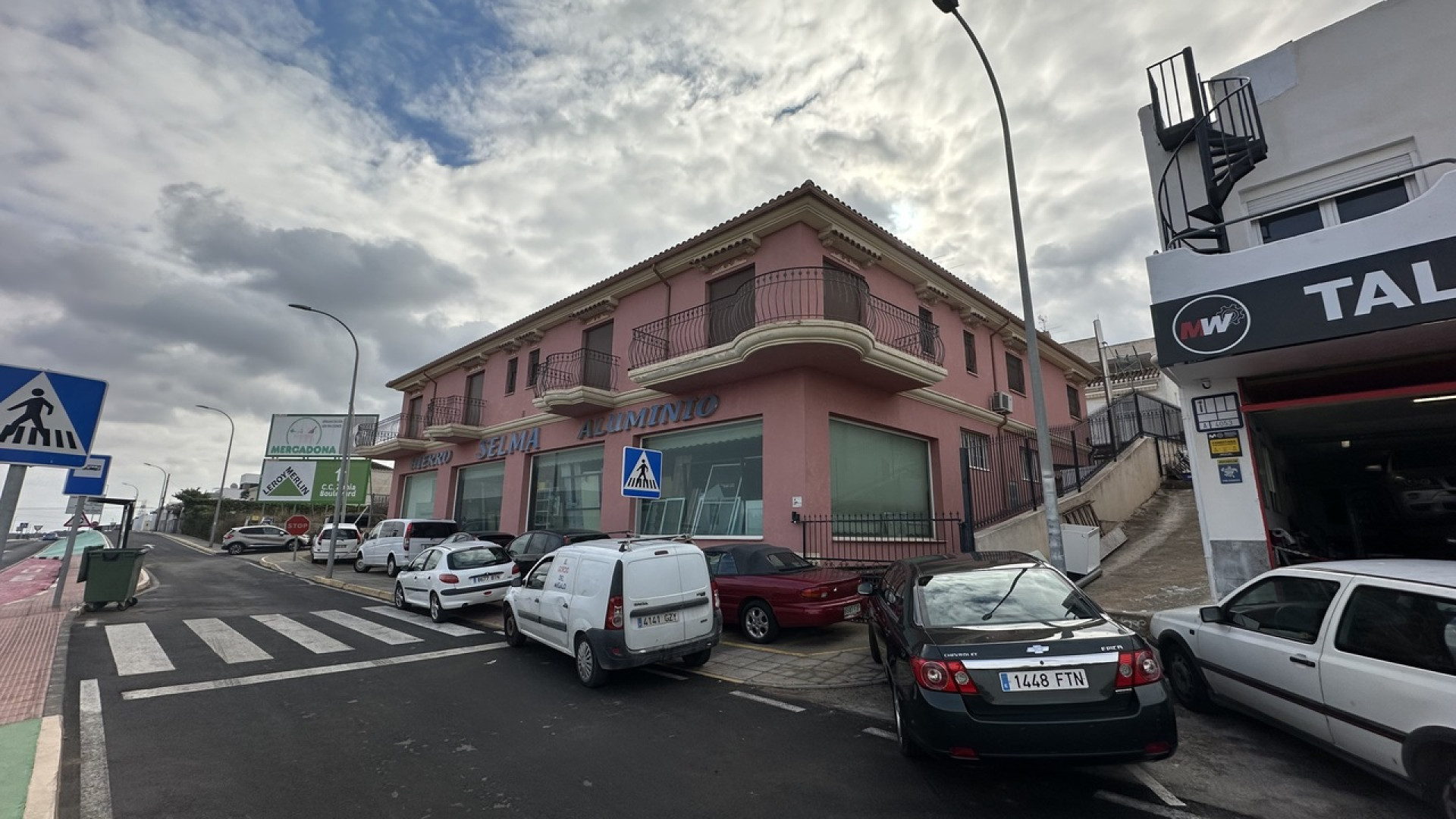 Revente - Commercial - San Miguel de Salinas