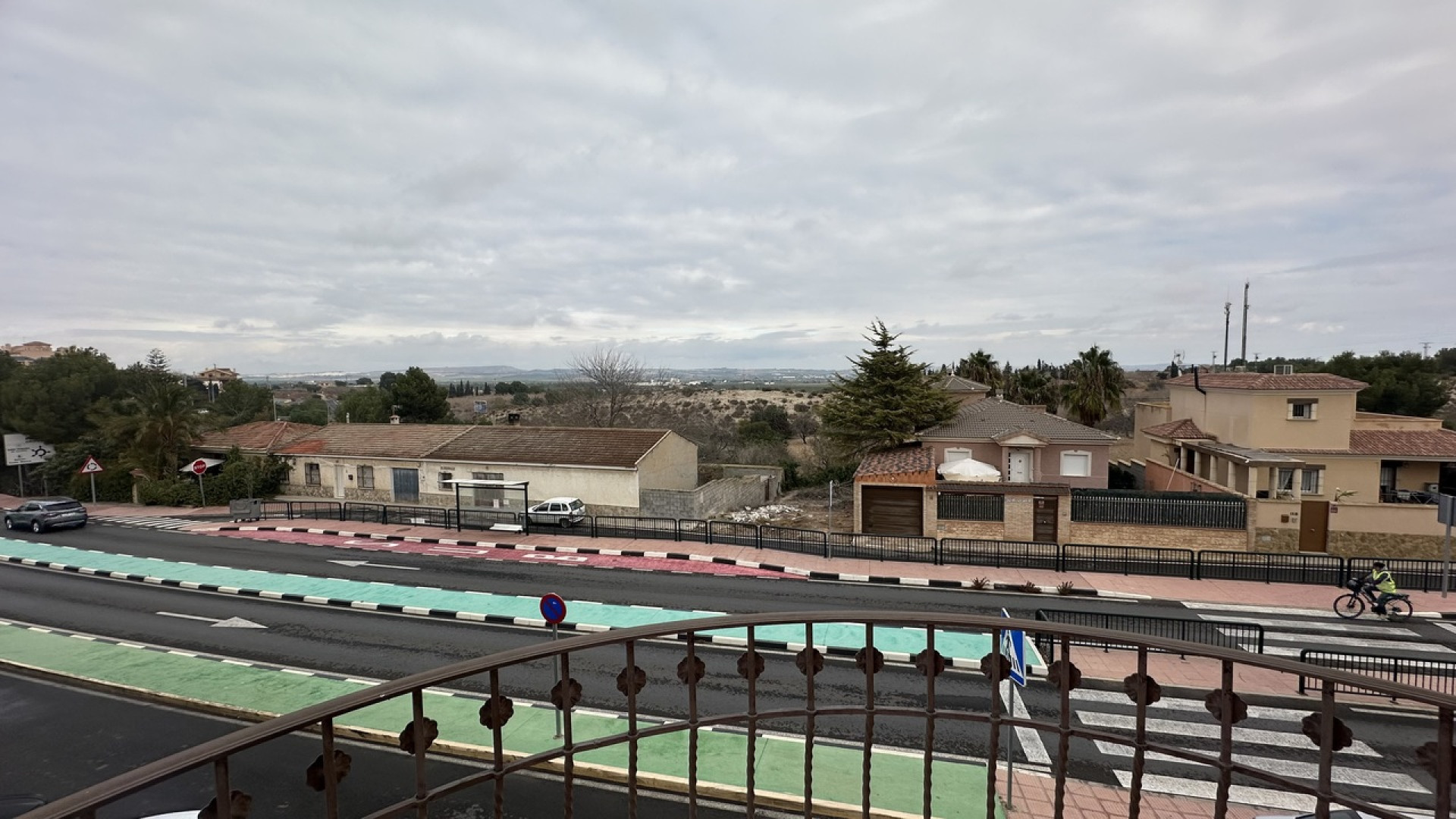 Revente - Commercial - San Miguel de Salinas