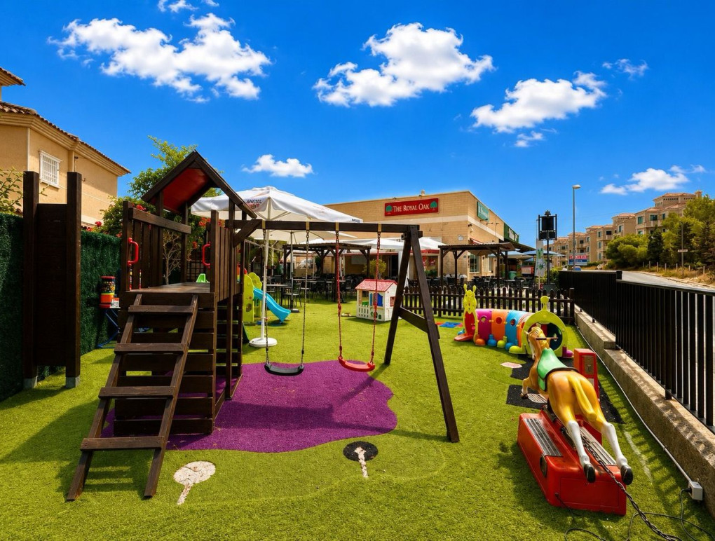 Revente - Commercial - Villamartin