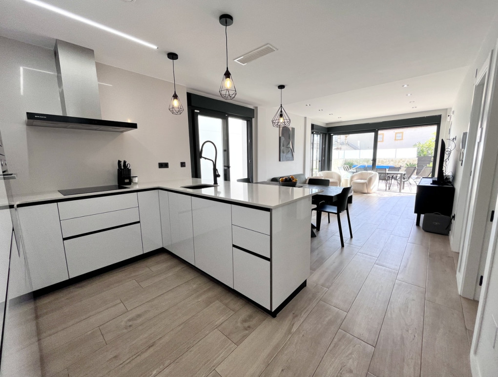 Revente - Detached Villa - Punta Prima