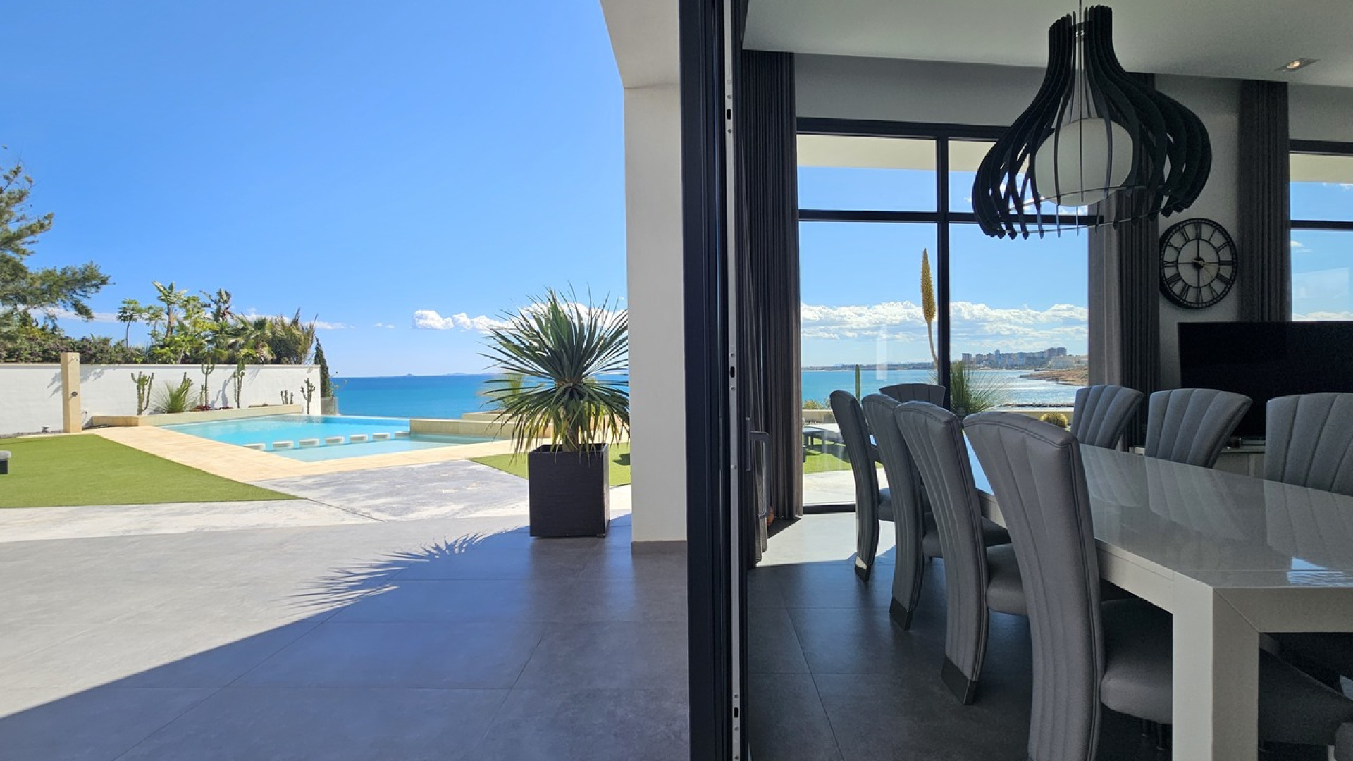 Sprzedaż - Detached Villa - Cabo Roig