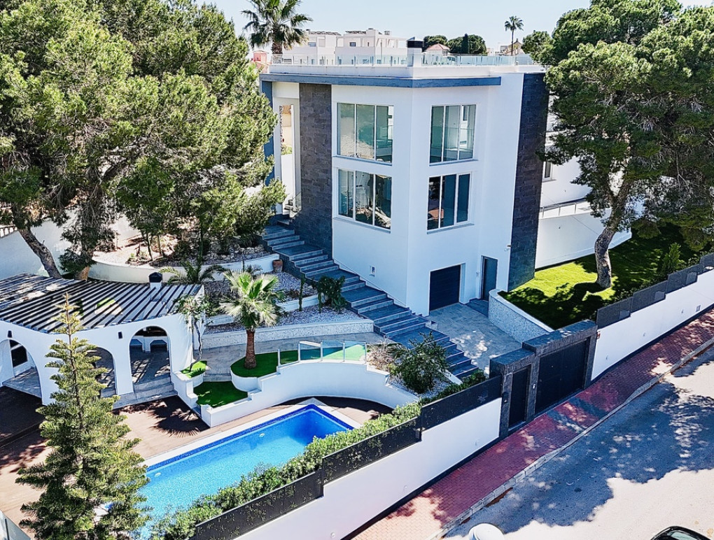 Sprzedaż - Detached Villa - Los Balcones, Torrevieja - Los Balcones