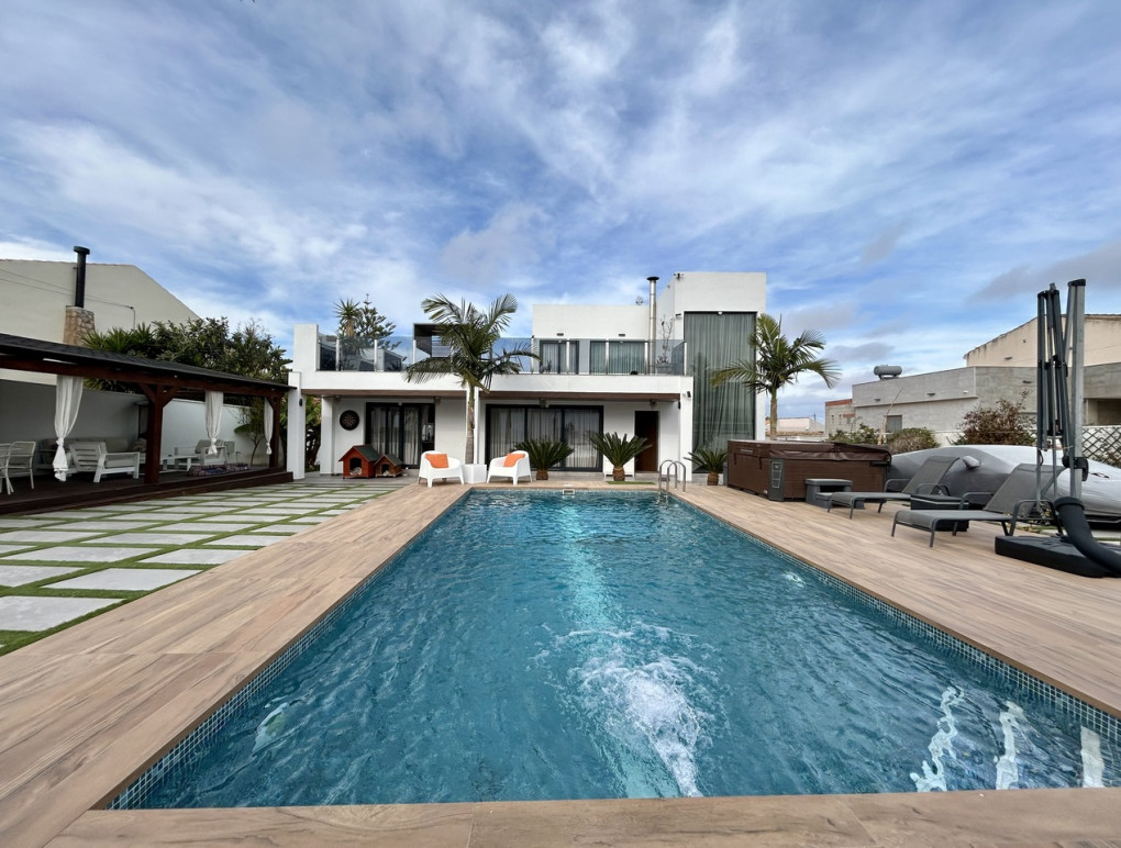 Sprzedaż - Detached Villa - Los Balcones, Torrevieja - Los Balcones