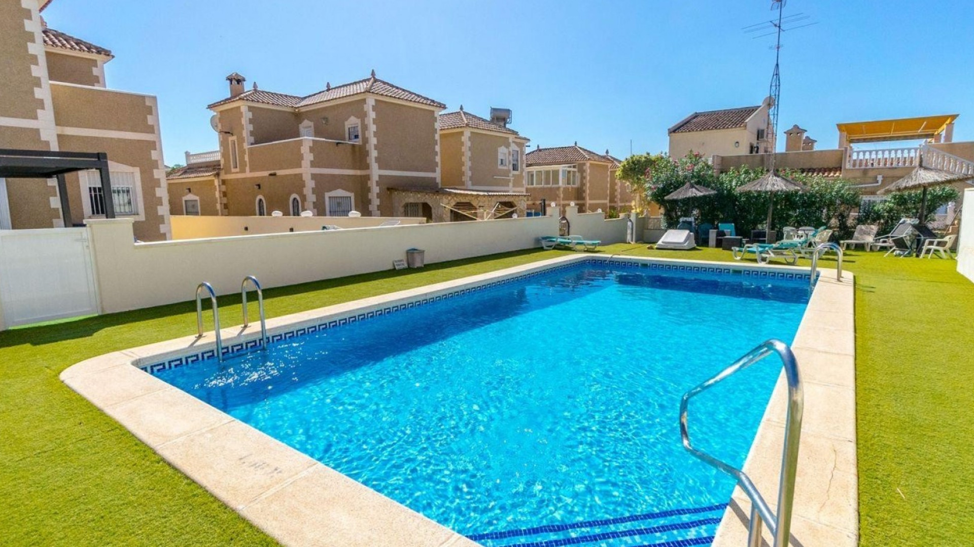 Sprzedaż - Detached Villa - Orihuela Costa - Villamartin