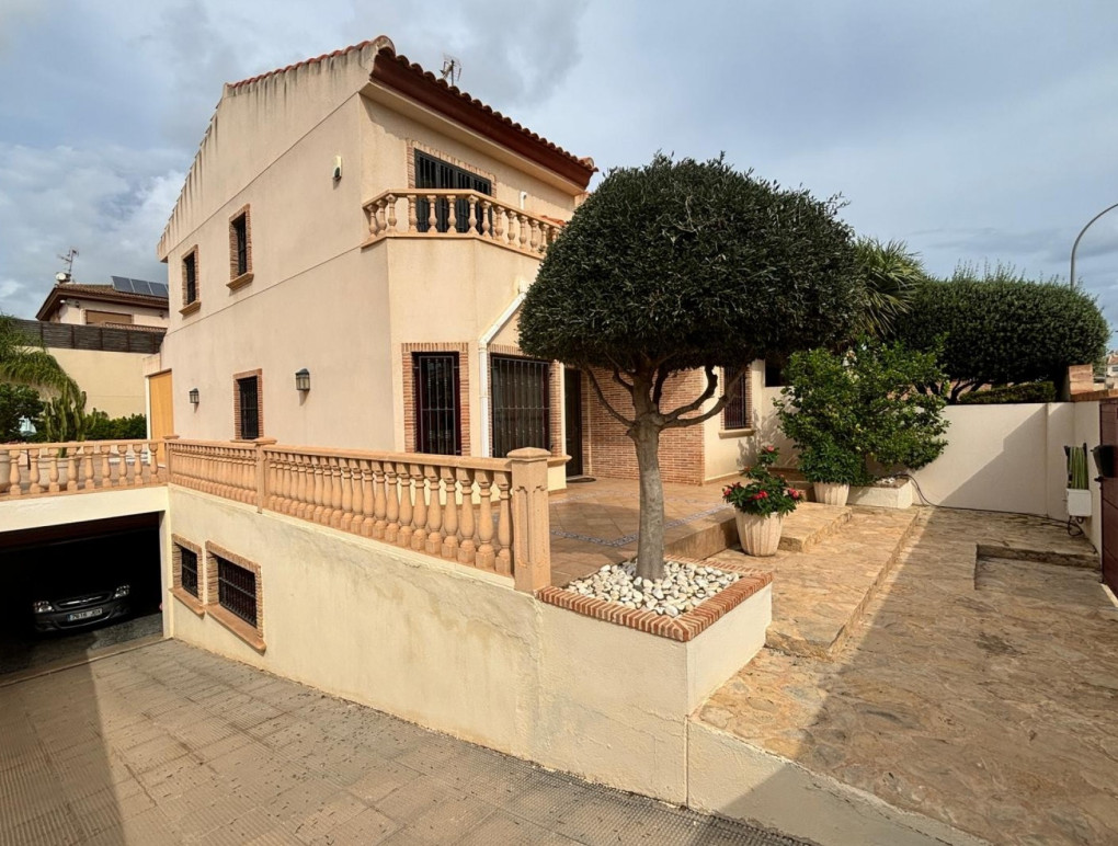 Sprzedaż - Detached Villa - Torrevieja