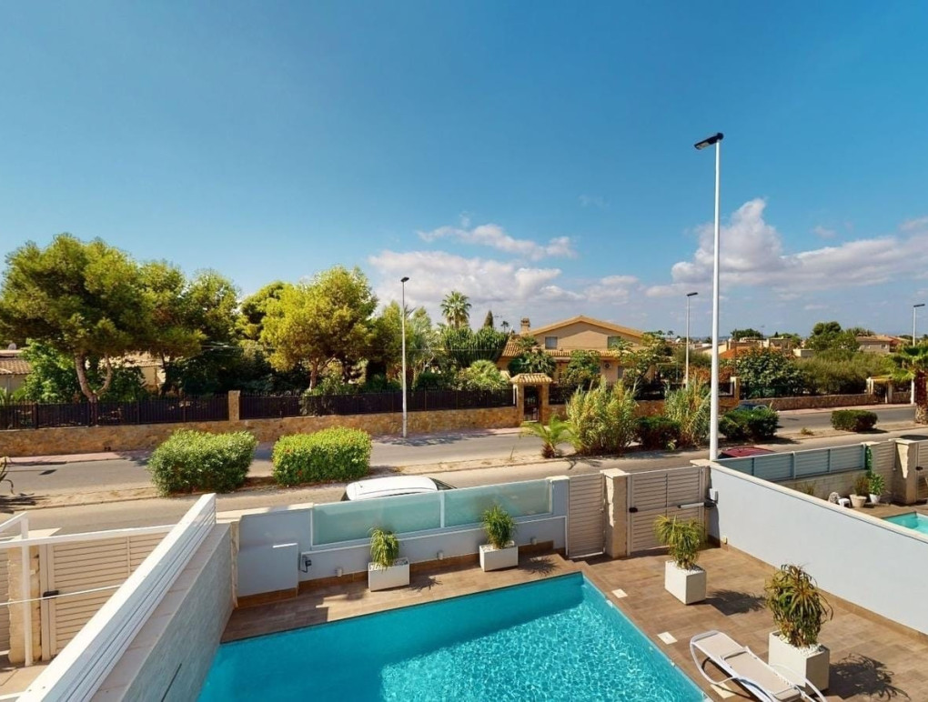 Sprzedaż - Detached Villa - Torrevieja