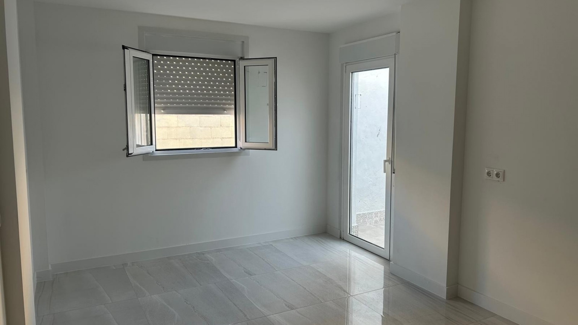 Sprzedaż - Kamienica - Benejúzar