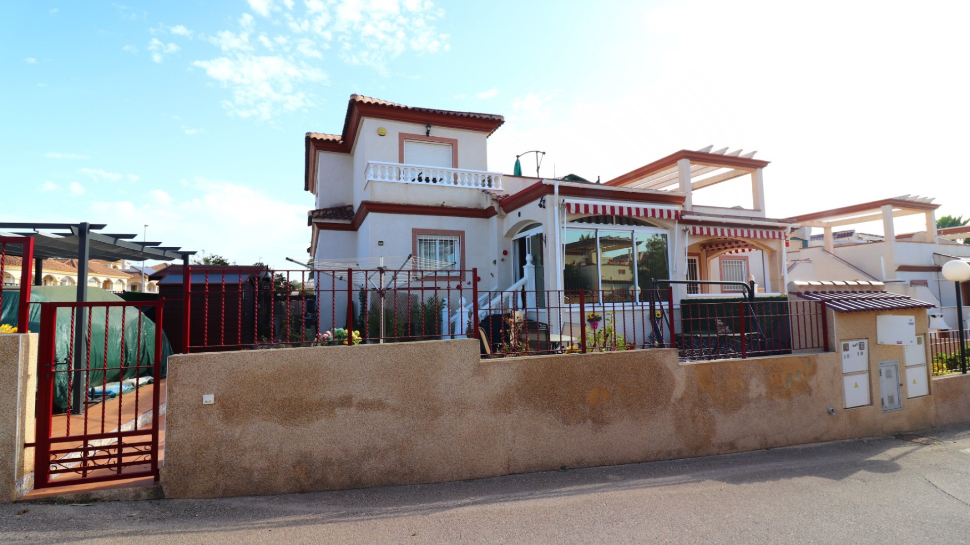 Venta - casa adosada - La Marina - La Marina - Urbanization