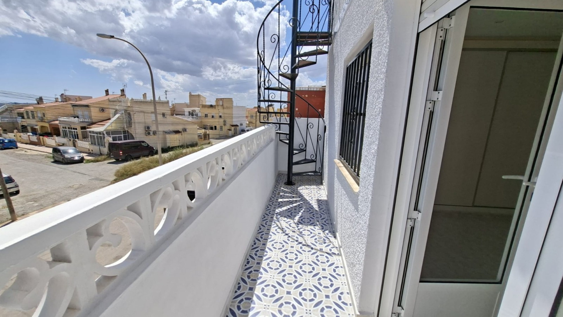 Venta - Casa adosada - La Marina - La Marina - Urbanization