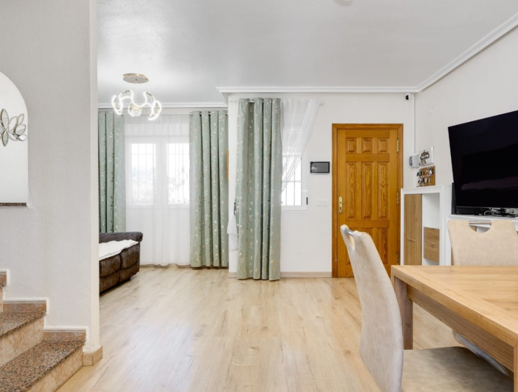 Venta - Casa adosada - Torrevieja