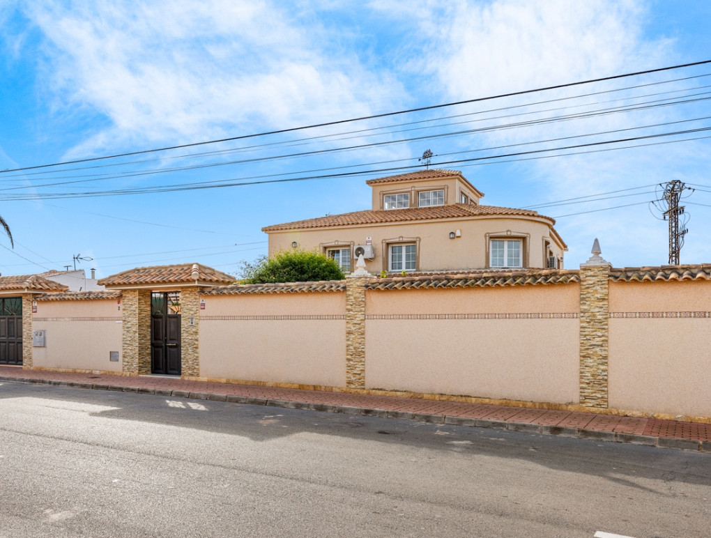 Venta - Chalet - Torrevieja