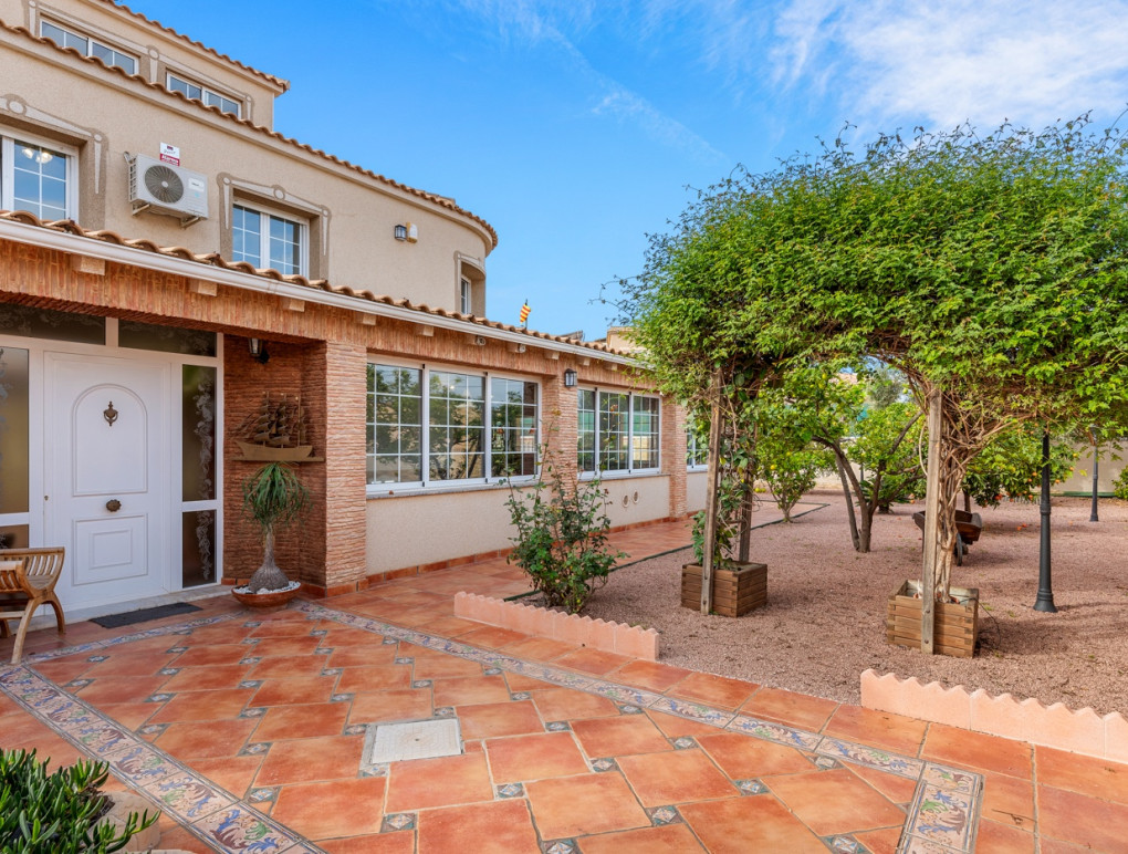 Venta - Chalet - Torrevieja