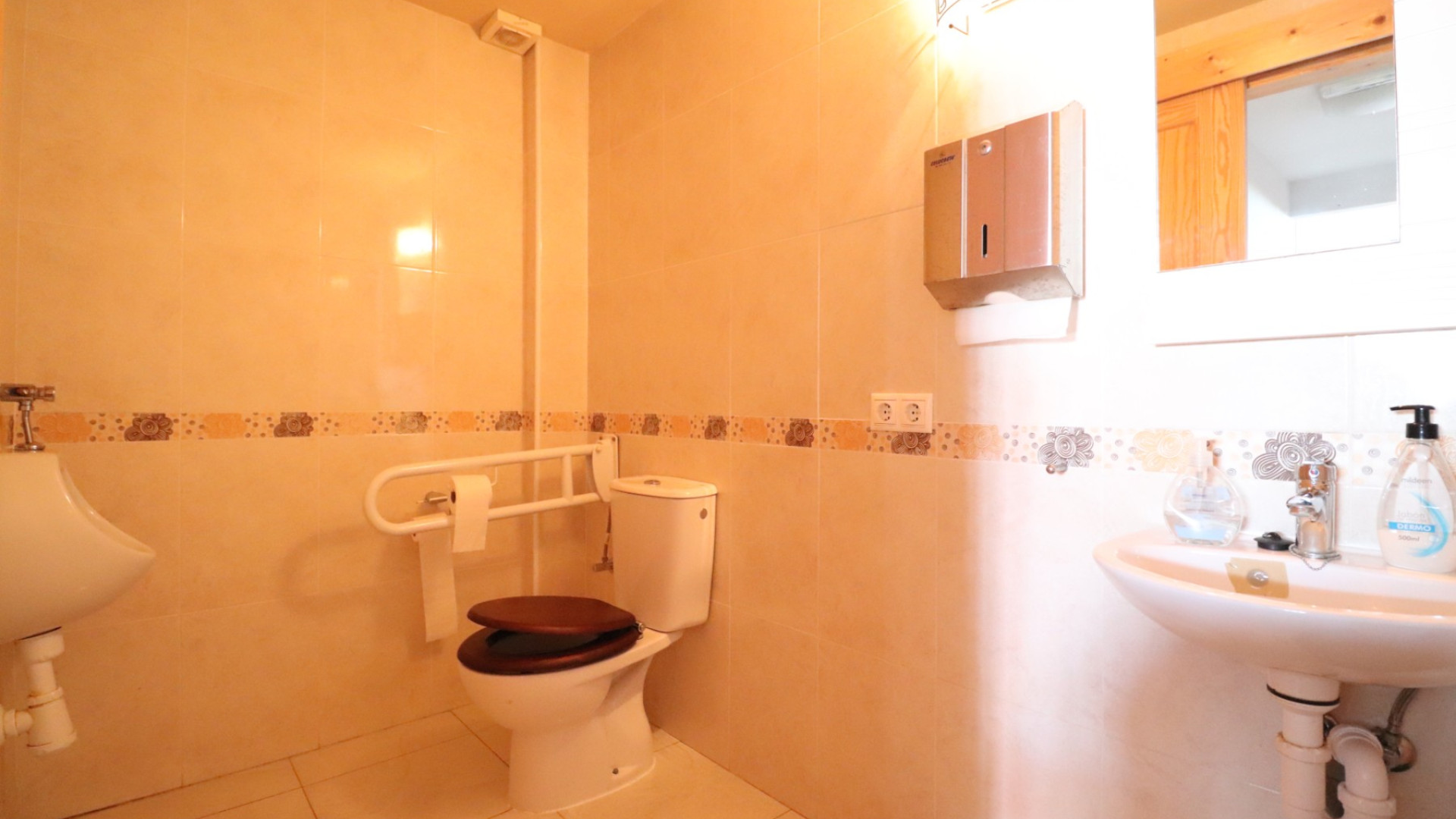Venta - Comercial (en régimen de arrendamiento) - Algorfa - La Finca Golf Resort