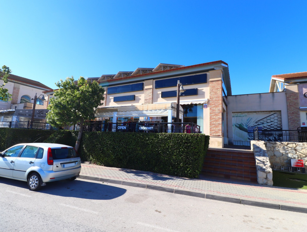 Venta - Commercial - Algorfa - La Finca Golf Resort