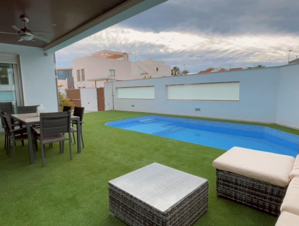 Venta - Detached Villa - Mil Palmerales - Mil Palmeras