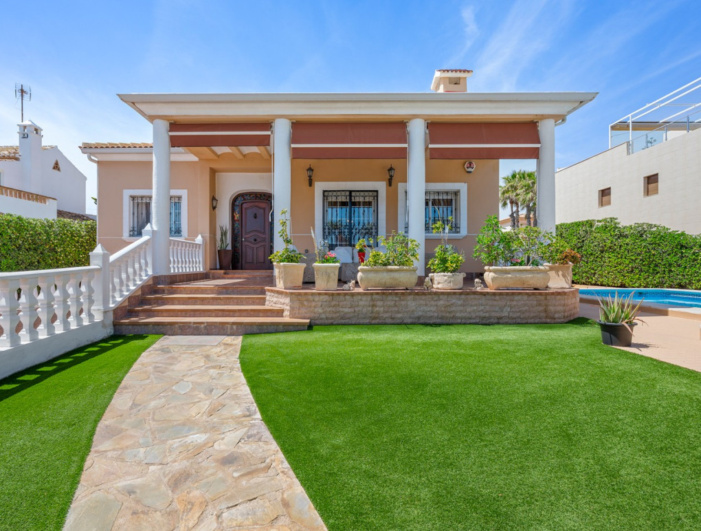 Venta - Detached Villa - Torrevieja - La Mata