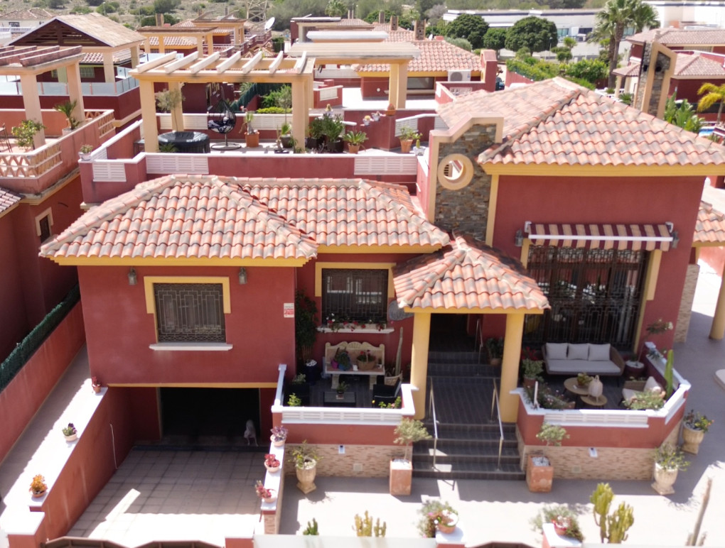 Villa with pool in costa blanca