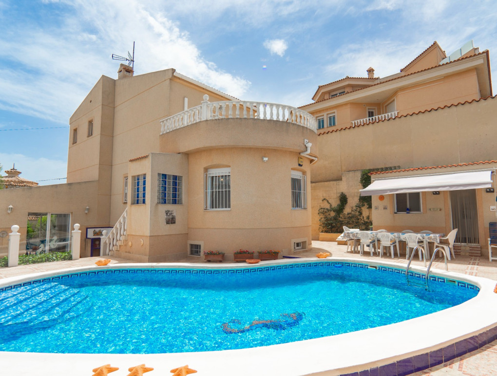 villas spain to buy