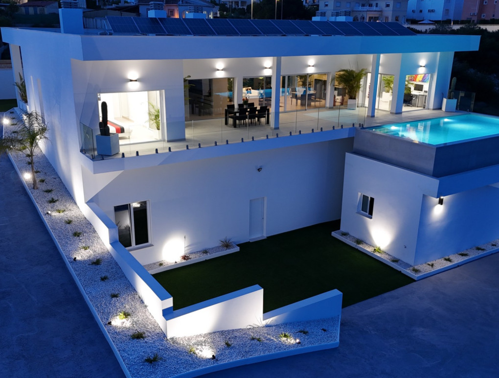 villas spain to buy