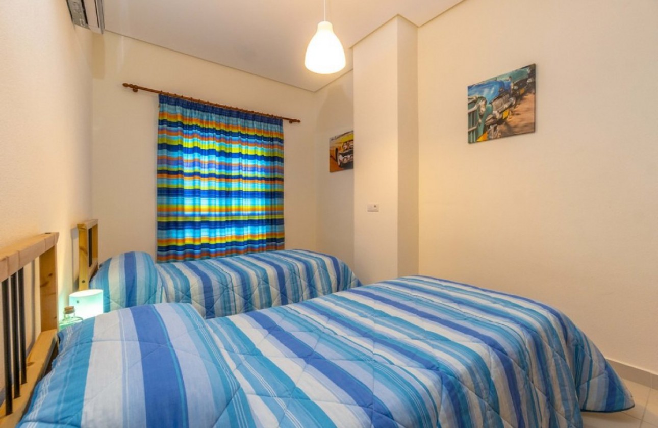 Resale - Apartment - Orihuela Costa - Campoamor